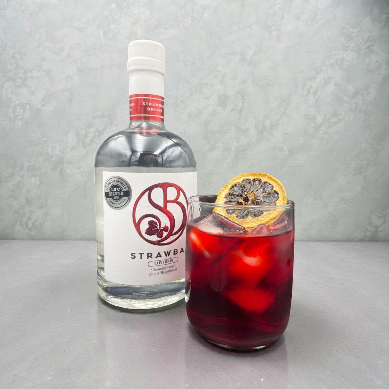 Ένα Χριστουγεννιάτικο Κοκτέιλ με Strawbar Origin που Μυρίζει Γιορτές.